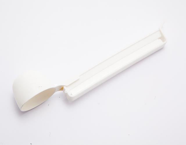 Measuring & Preparation Items - Bag Clip with Scoop Attachment